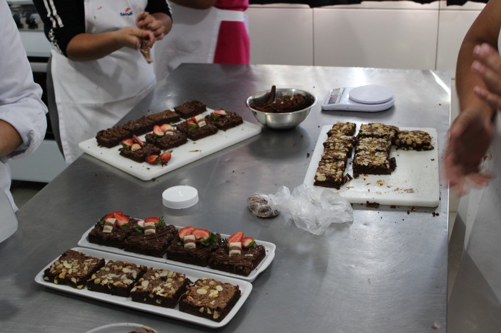 CRAS, SENAC E PREFEITURA PROMOVEM CURSO DE CONFEITARIA EM PEABIRU