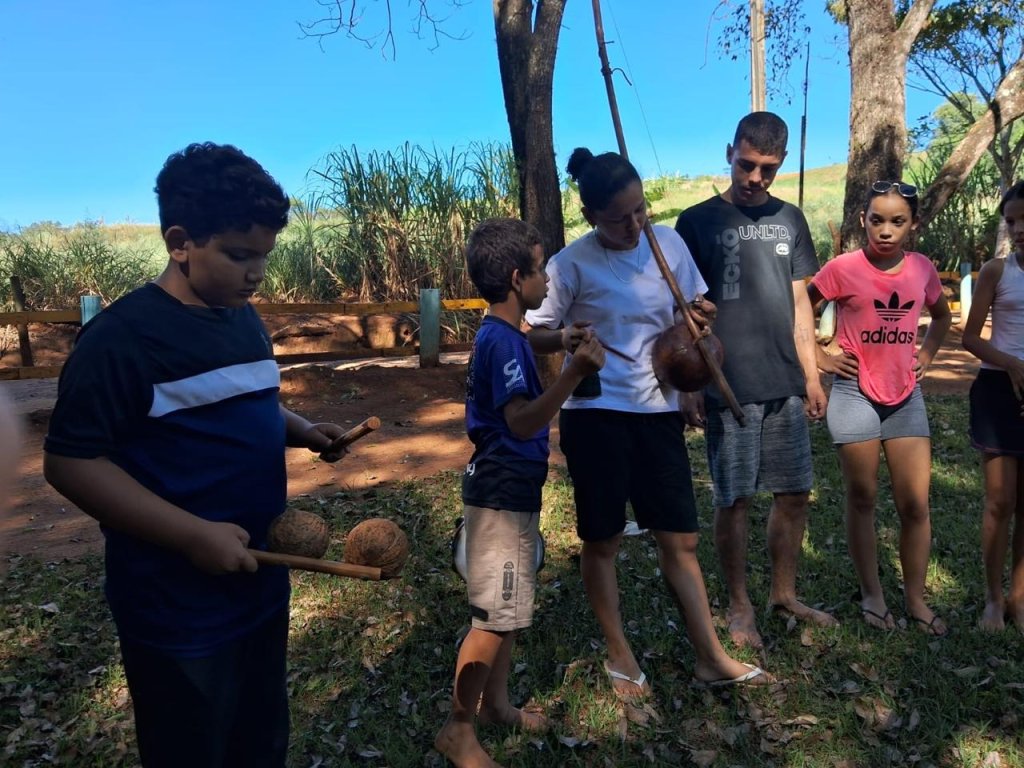 ALUNOS DA OFICINA DE CAPOEIRA DO CRAS PARTICIPAM DE MEGA AULÃO EM CIANORTE