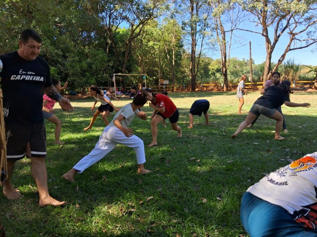 ALUNOS DA OFICINA DE CAPOEIRA DO CRAS PARTICIPAM DE MEGA AULÃO EM CIANORTE