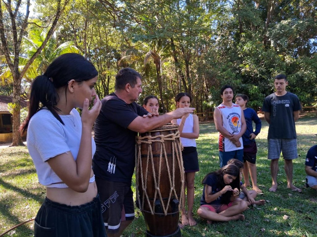 ALUNOS DA OFICINA DE CAPOEIRA DO CRAS PARTICIPAM DE MEGA AULÃO EM CIANORTE