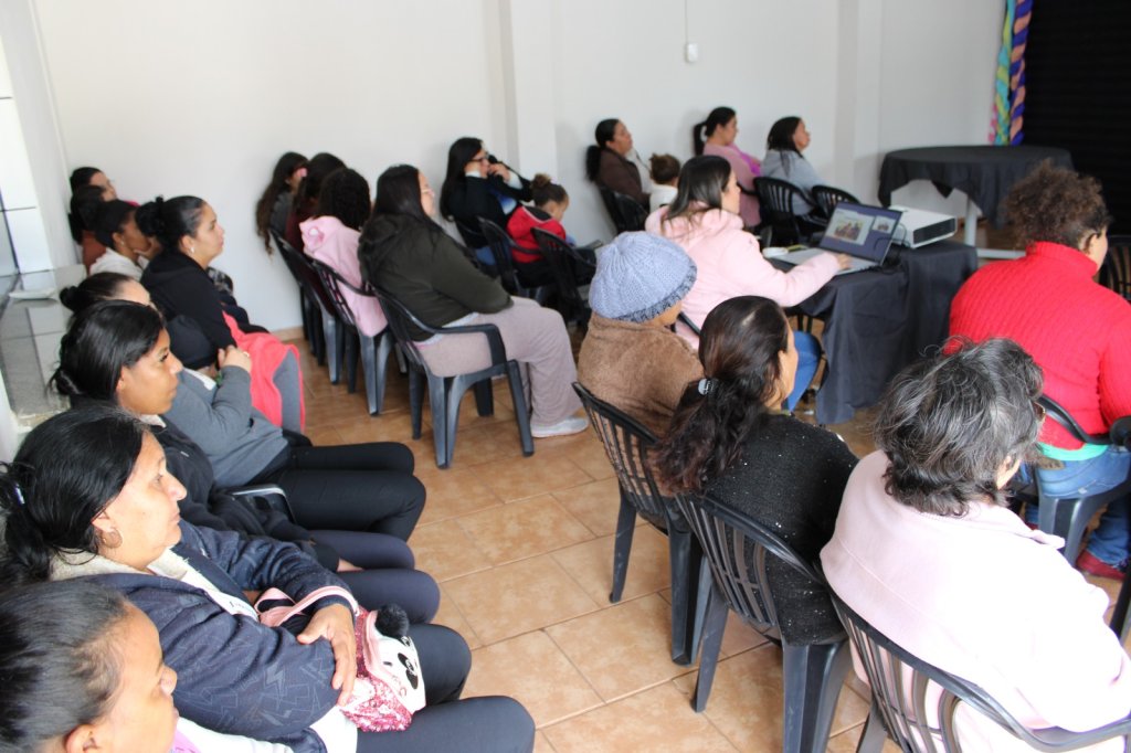 PAIF E PROGRAMA NOSSA GENTE PARANÁ PROMOVEM ENCONTRO SOBRE A PARCERIA ENTRE FAMÍLIA E ESCOLA