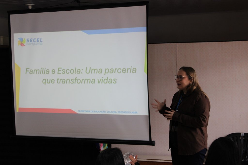 PAIF E PROGRAMA NOSSA GENTE PARANÁ PROMOVEM ENCONTRO SOBRE A PARCERIA ENTRE FAMÍLIA E ESCOLA