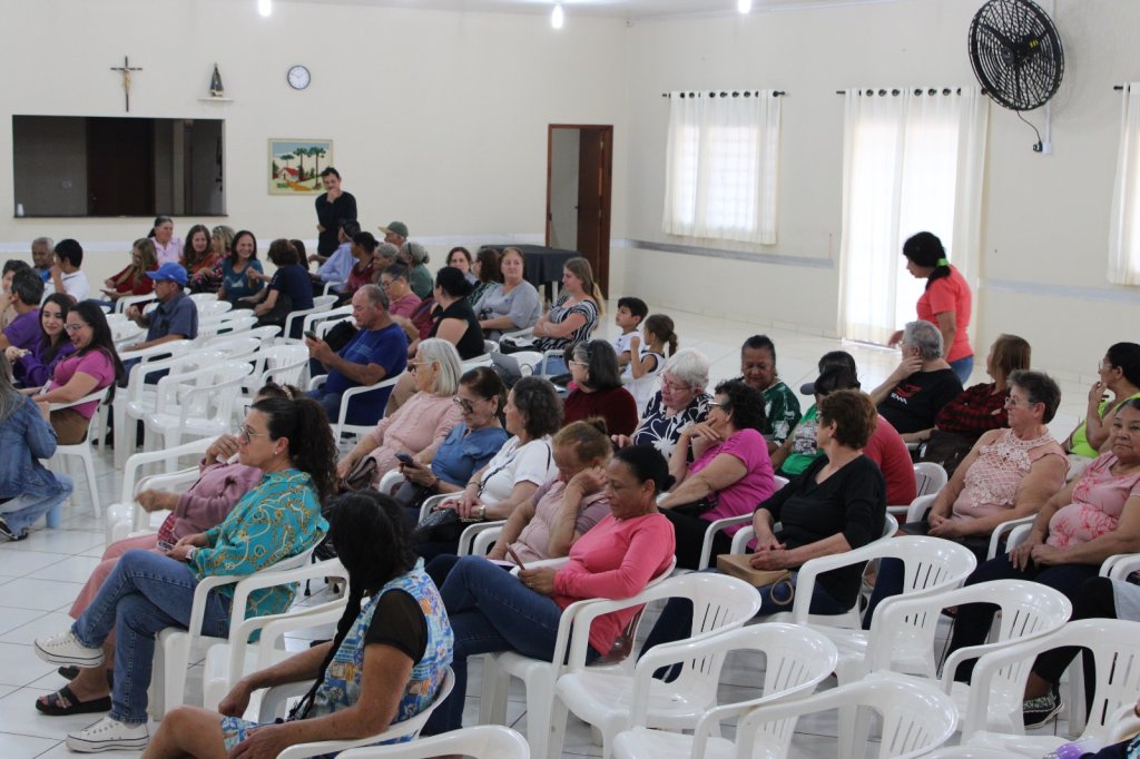 REUNIÃO DA PESSOA IDOSA REÚNE 68 PARTICIPANTES EM PEABIRU