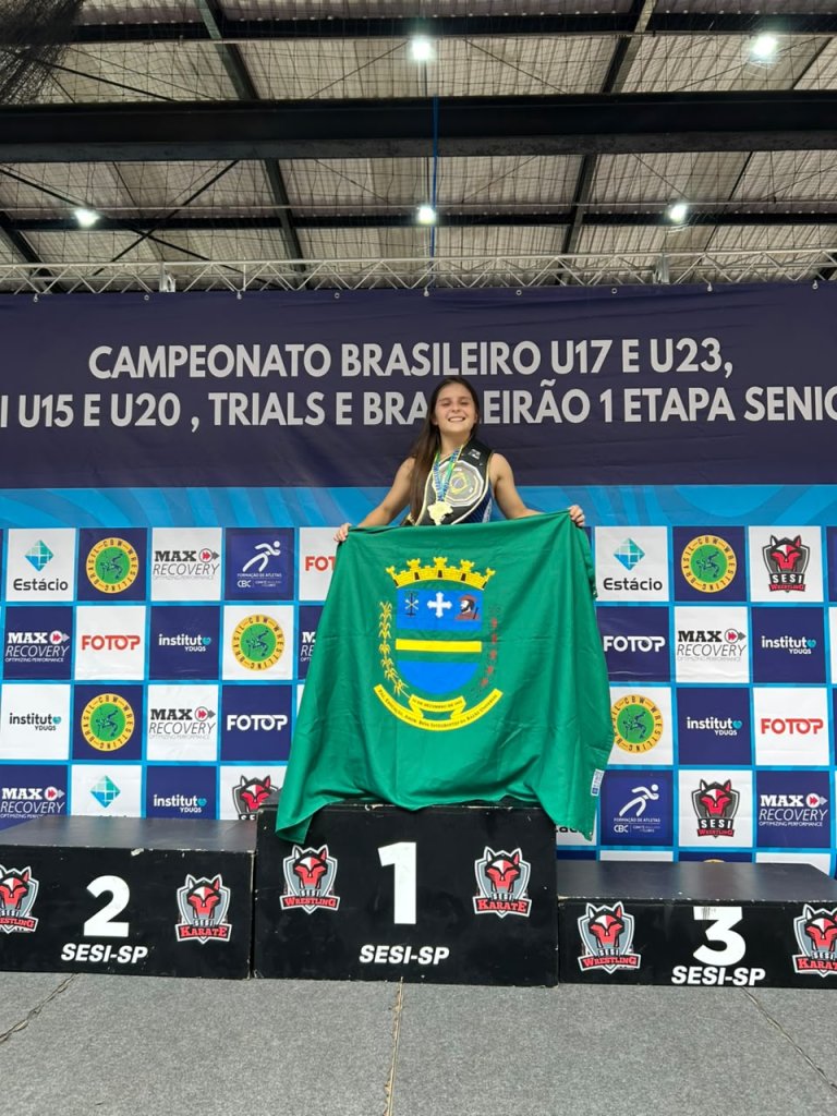 ATLETA DE PEABIRU CONQUISTA TÍTULOS E SE DESTACA NO WRESTLING