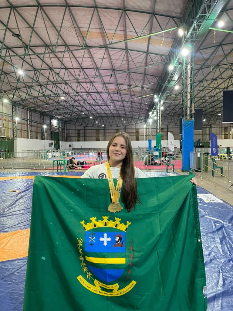 ATLETA DE PEABIRU CONQUISTA TÍTULOS E SE DESTACA NO WRESTLING