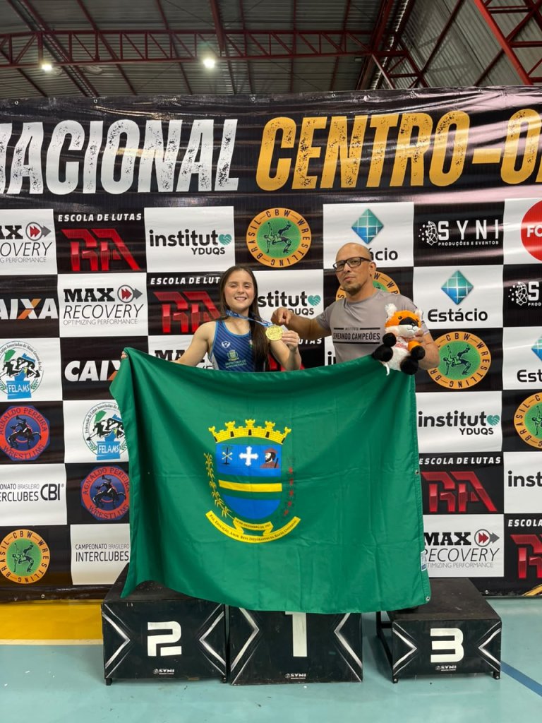 ATLETA DE PEABIRU CONQUISTA TÍTULOS E SE DESTACA NO WRESTLING