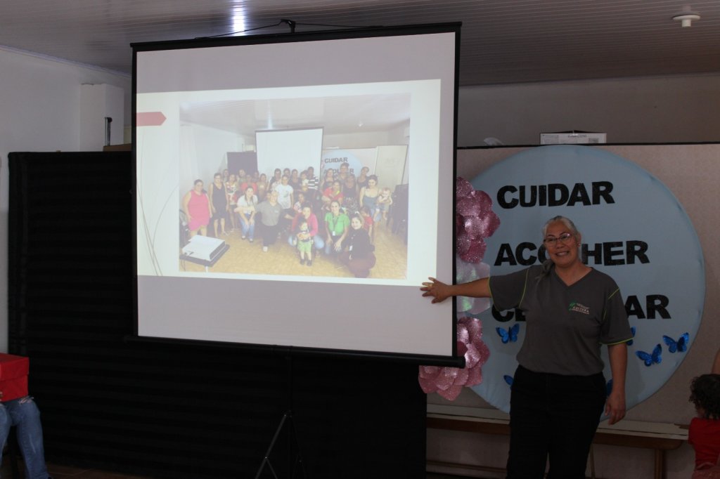 PAIF E PROGRAMA NOSSA GENTE PARANÁ PROMOVEM ENCONTRO DE REFLEXÃO E CONVIVÊNCIA